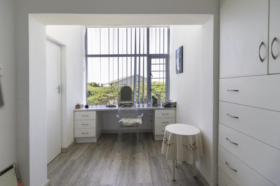 7 Bedroom Property for Sale in West Beach Eastern Cape